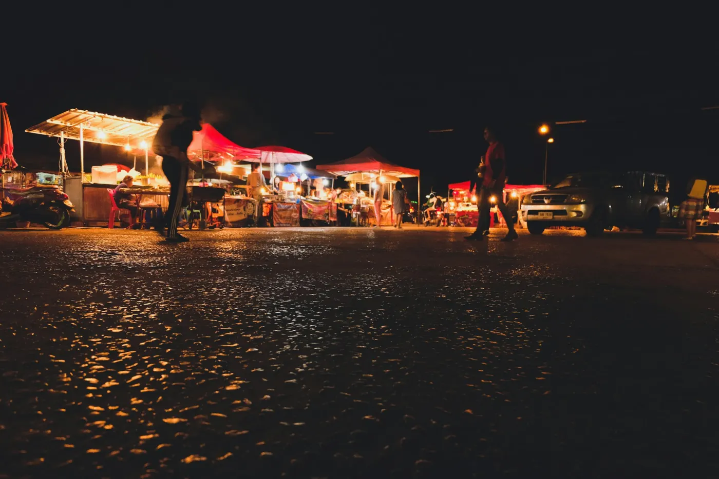 Glowing street-food stalls at a Thai night market